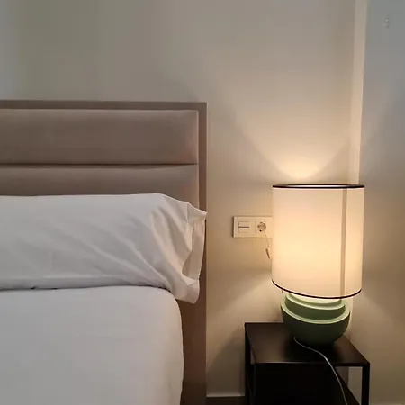 Navas 101 Cosmopolitan Loft Apartment Granada